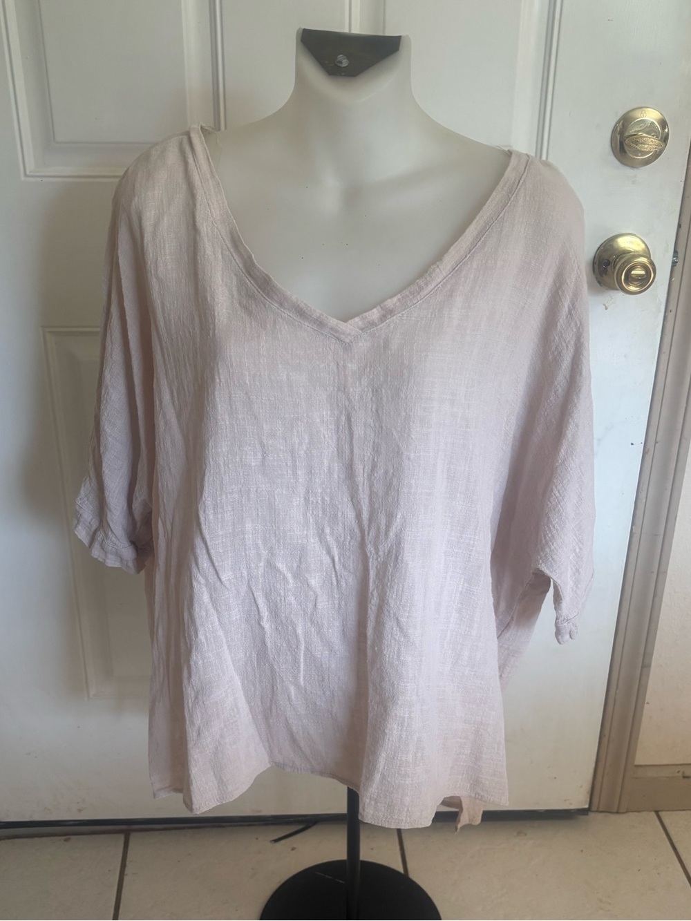 Large Favlux light beige oversized V-neck short dolman sleeve blouse.  In EUC!